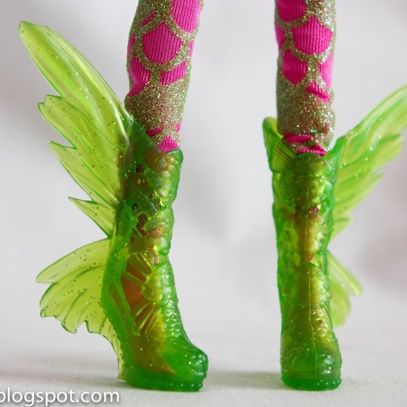 Winx Club SIRENIX TECNA & Flora dolls 2013 Jakks Pacific 11.5" - Picture 5 of 5